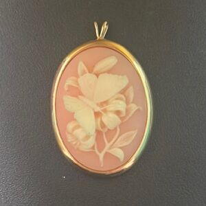 Trifari Gold and Cream Floral Pendant Necklace